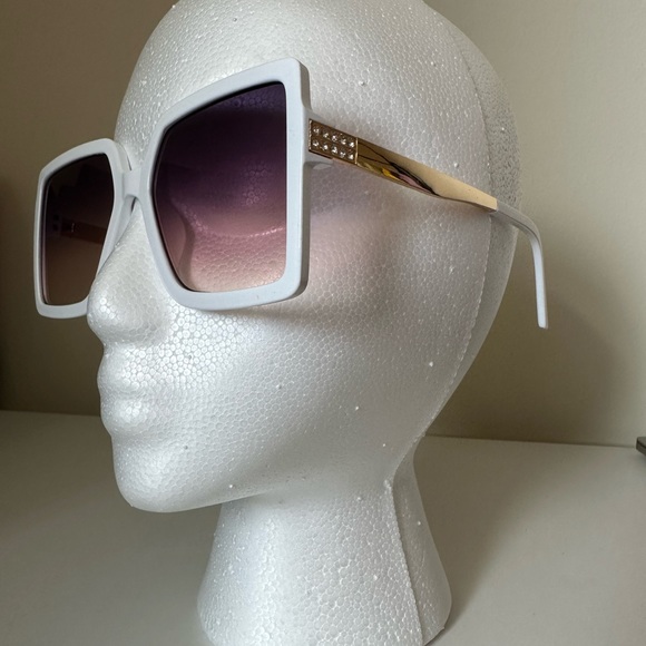 NEW one size fits most STYLISH SUNGLASSES - Picture 3 of 4